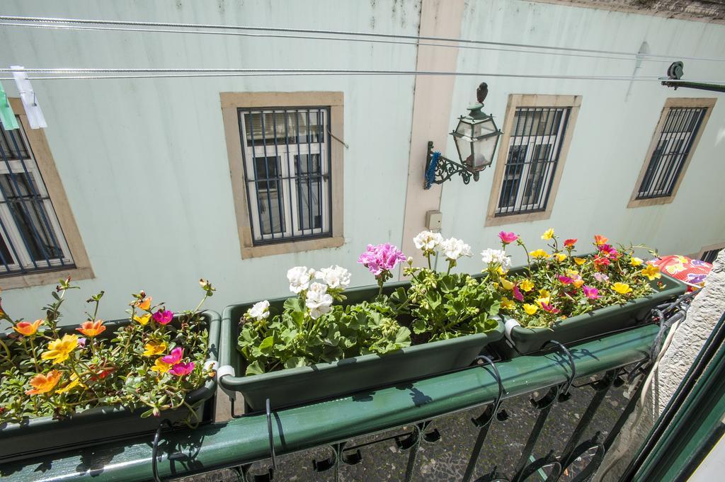 Stay Local In Alfama! Alice Central Home, Near River ลิสบอน ภายนอก รูปภาพ